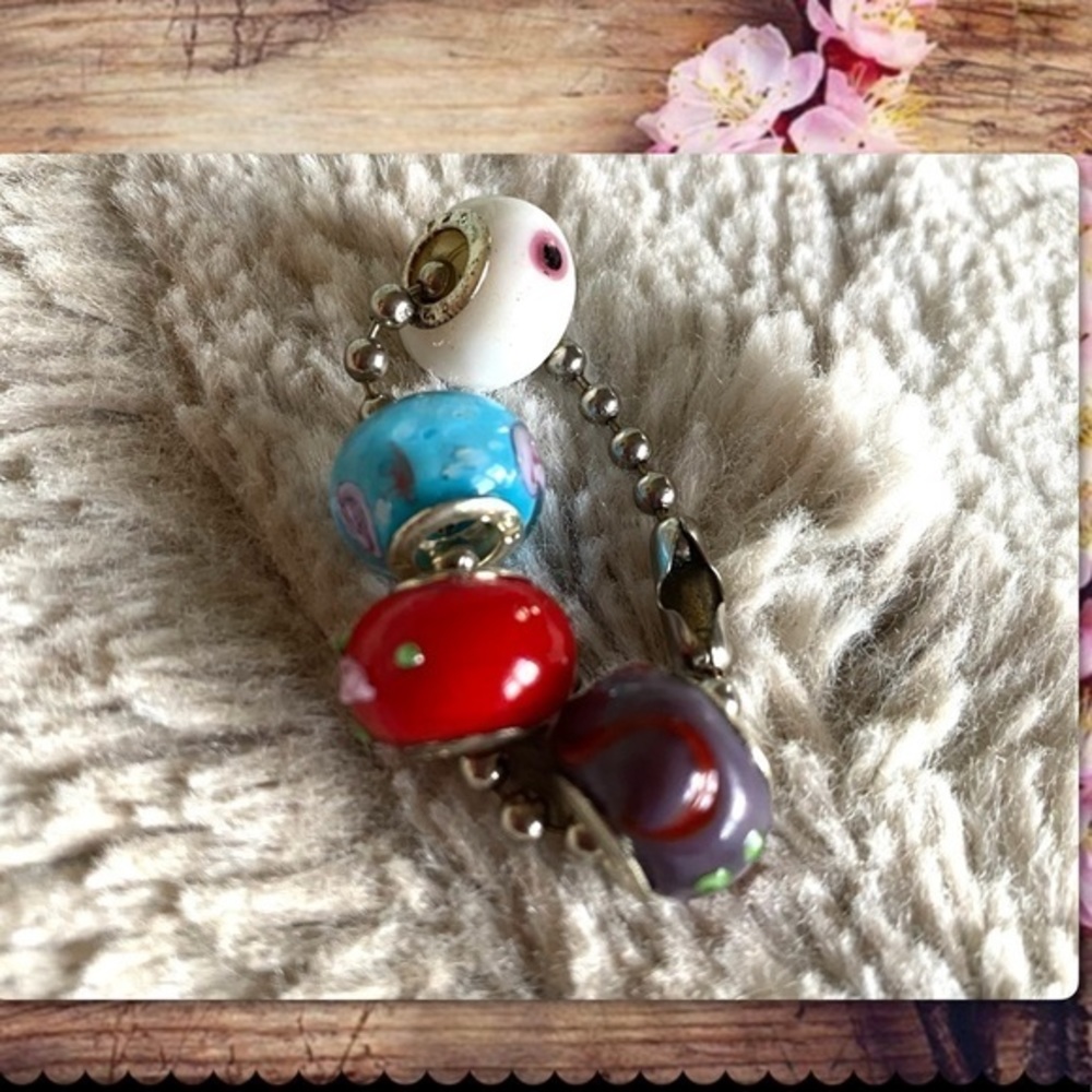 4 GLASS SILVER 3D BRACELET BEAD / BEADS  / CHARMS SET OF 4 - Picture 3 of 4